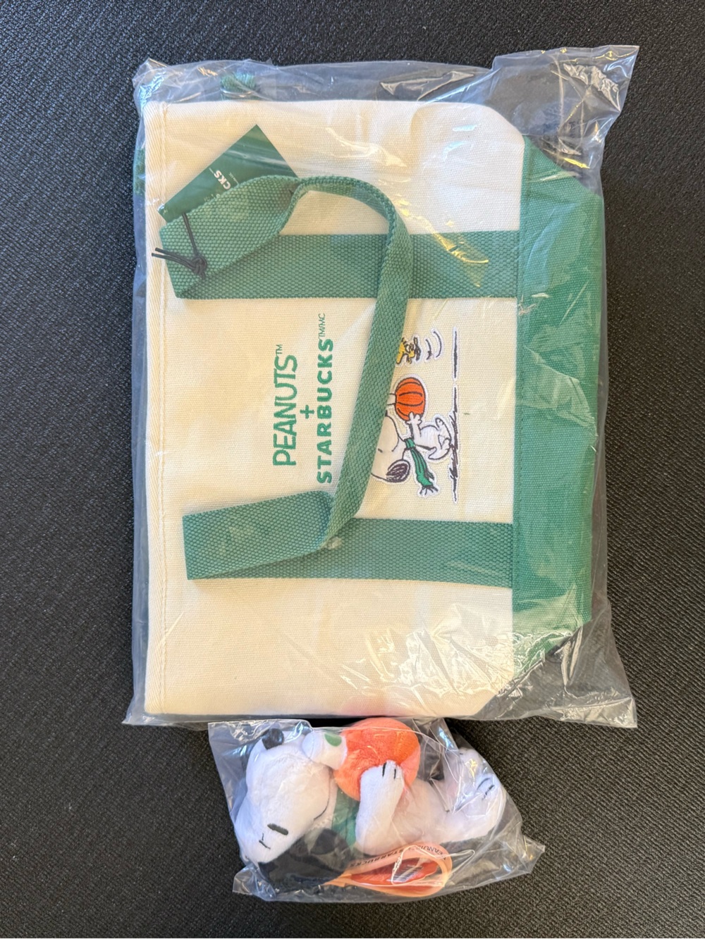 Starbucks White and Green Peanuts Canvas Tote with Snoopy Bag Charm Keyring NEW